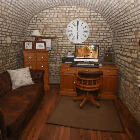 La Haute Muraille Bed & Breakfast 3*